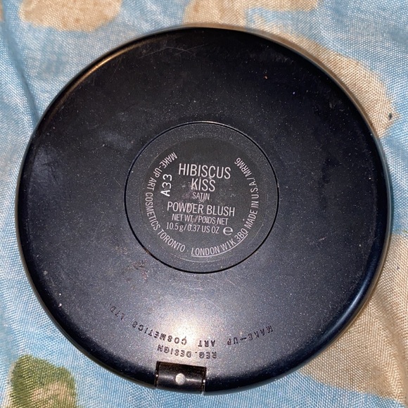 LIMITED EDITION MAC x RIHANNA bronzer and blush! - Picture 2 of 3